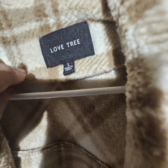 Love Tree Cream and Tan Plaid Teddy Jacket EUC Size Large PTP 24 - Picture 2 of 6